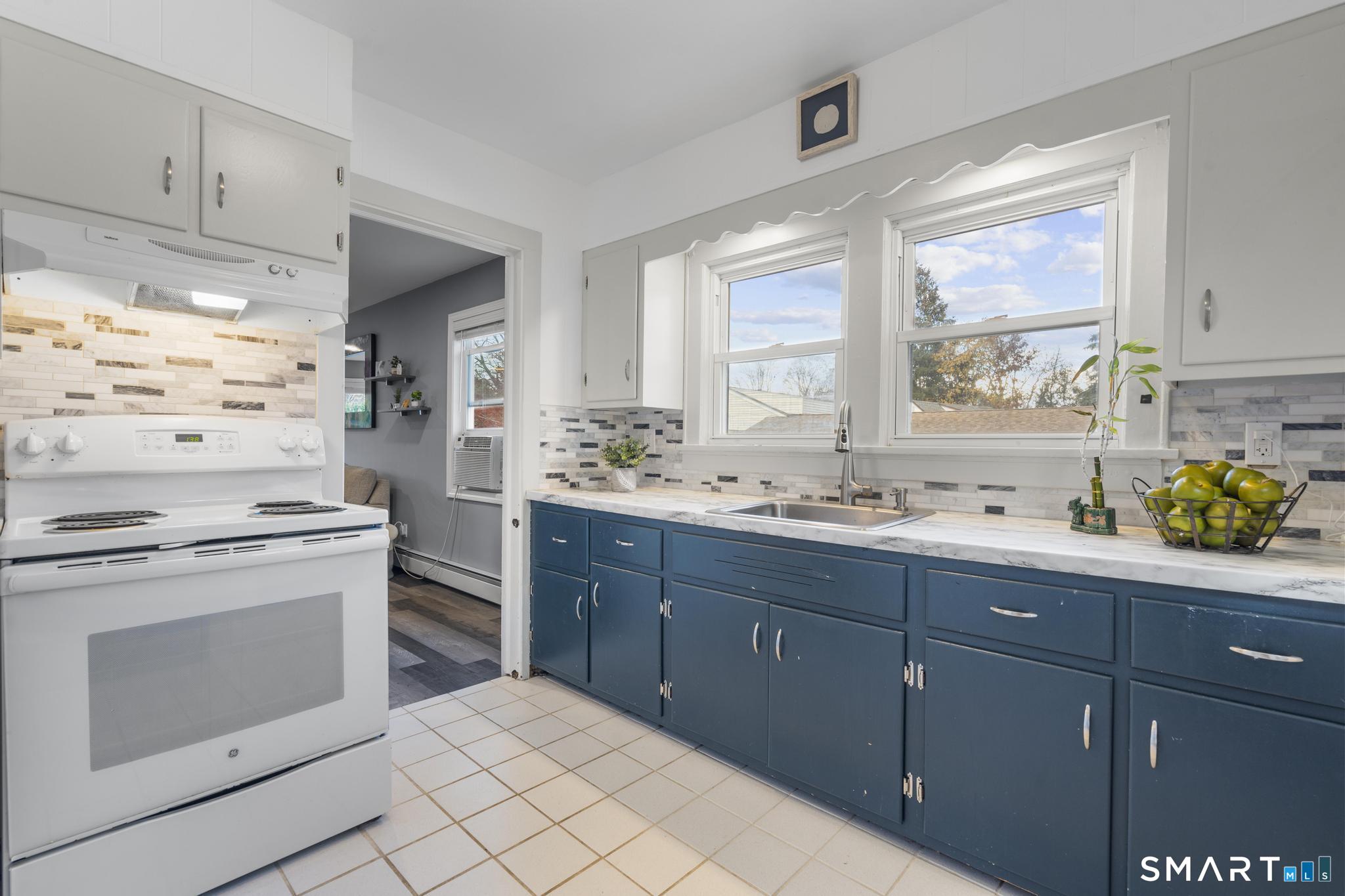 19 Barmore Drive East Stamford, CT 06905 - Photo 5 of 22