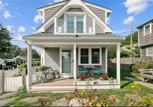 $2,400 | 21 Warren Avenue, Unit 21, Middletown, RI 02842