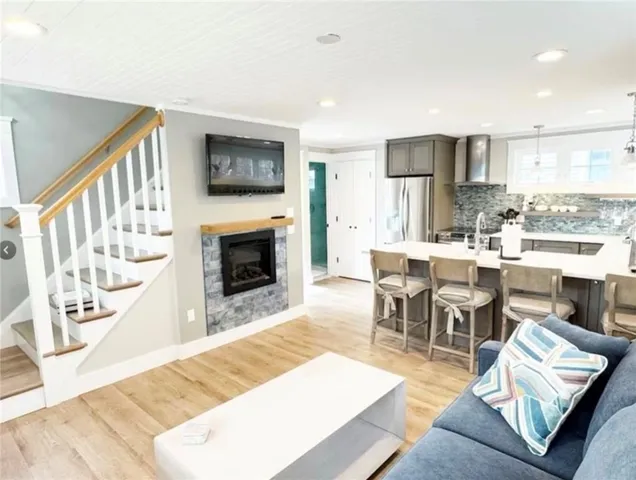 $2,400 | 21 Warren Avenue, Unit 21, Middletown, RI 02842