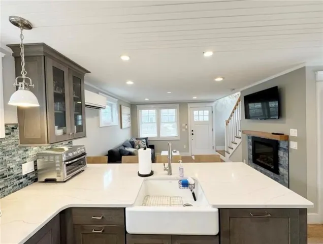 $2,400 | 21 Warren Avenue, Unit 21, Middletown, RI 02842