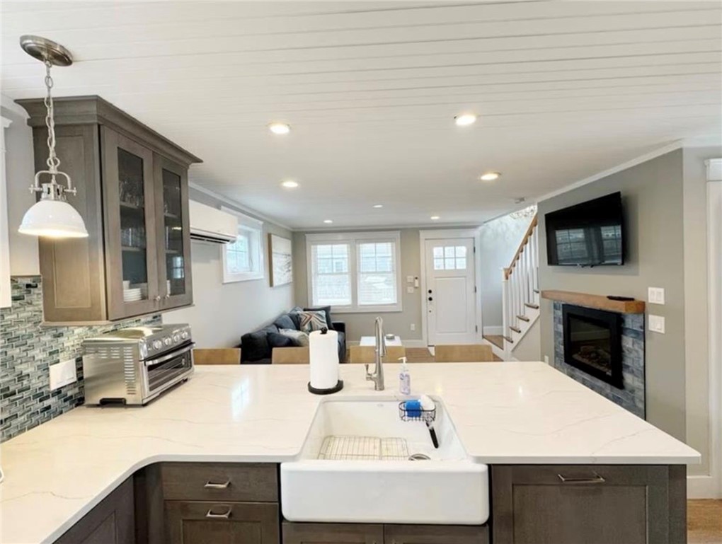 21 Warren Avenue, Unit 21 Middletown, RI 02842 - Photo 4 of 18