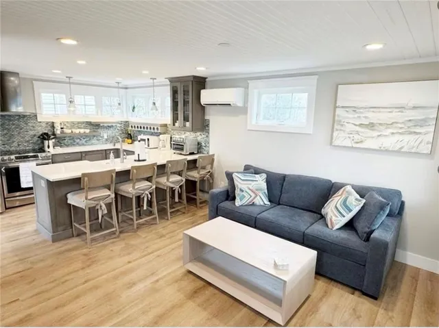 $2,400 | 21 Warren Avenue, Unit 21, Middletown, RI 02842