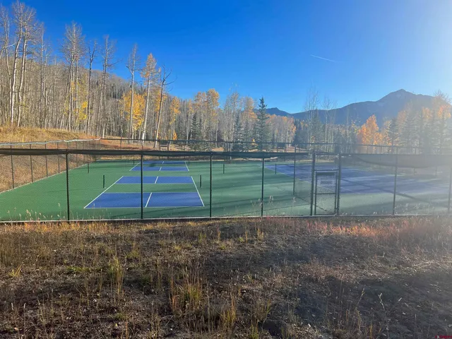 a view of entryway with outdoor