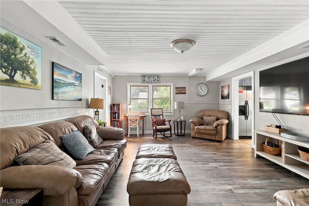 1875 Perth Road Madison, OH 44057 - Photo 26 of 48 Spacious living area featuring wood-finish flooring, a textured ceiling, and a built-in entertainment console