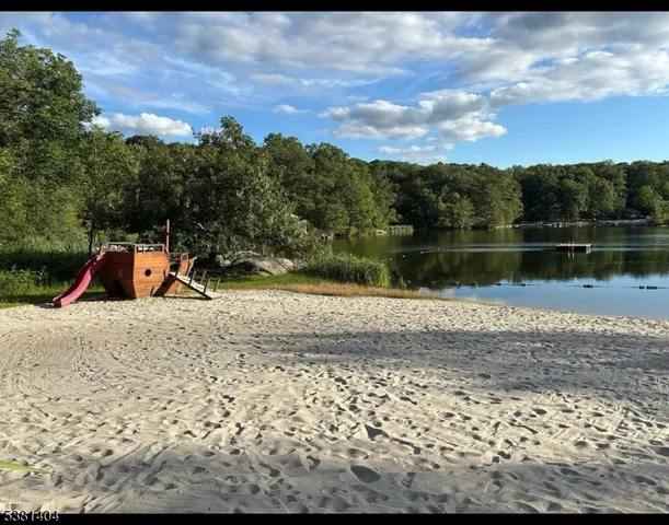 $788,900 | 56 Sleepy Hollow Road, Andover, NJ 07821