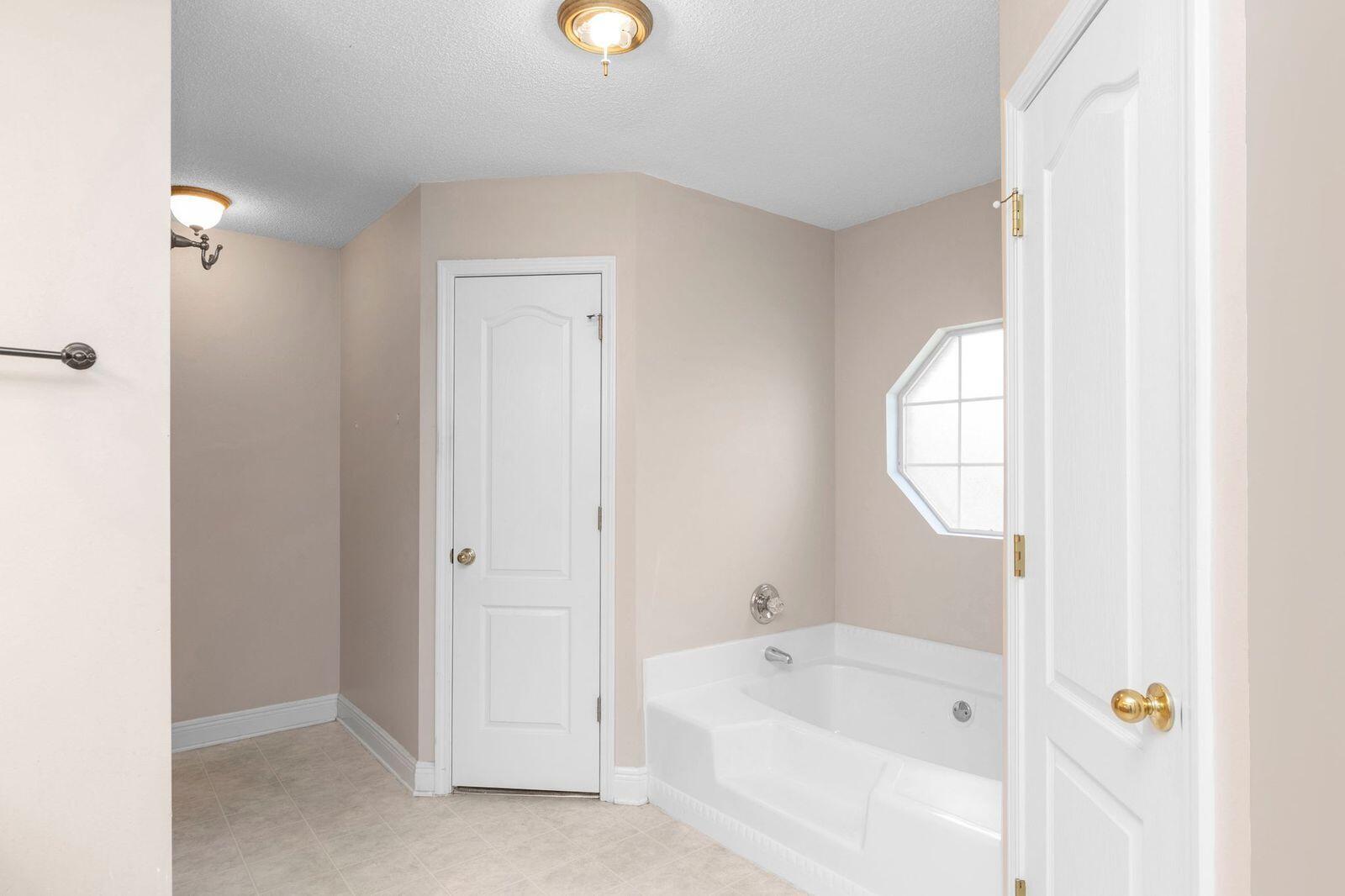 238 Foxchase Way Crestview, FL 32536 - Photo 25 of 33 a bathroom with a tub a sink and a mirror