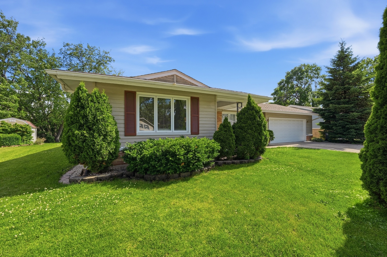 213 Edgeware Road Elk Grove Village, IL 60007 - Photo 2 of 48
