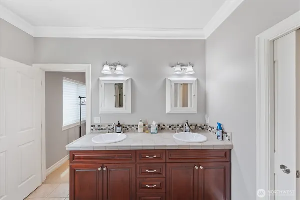 $929,000 | 880 Shoshone Drive, La Conner, WA 98257