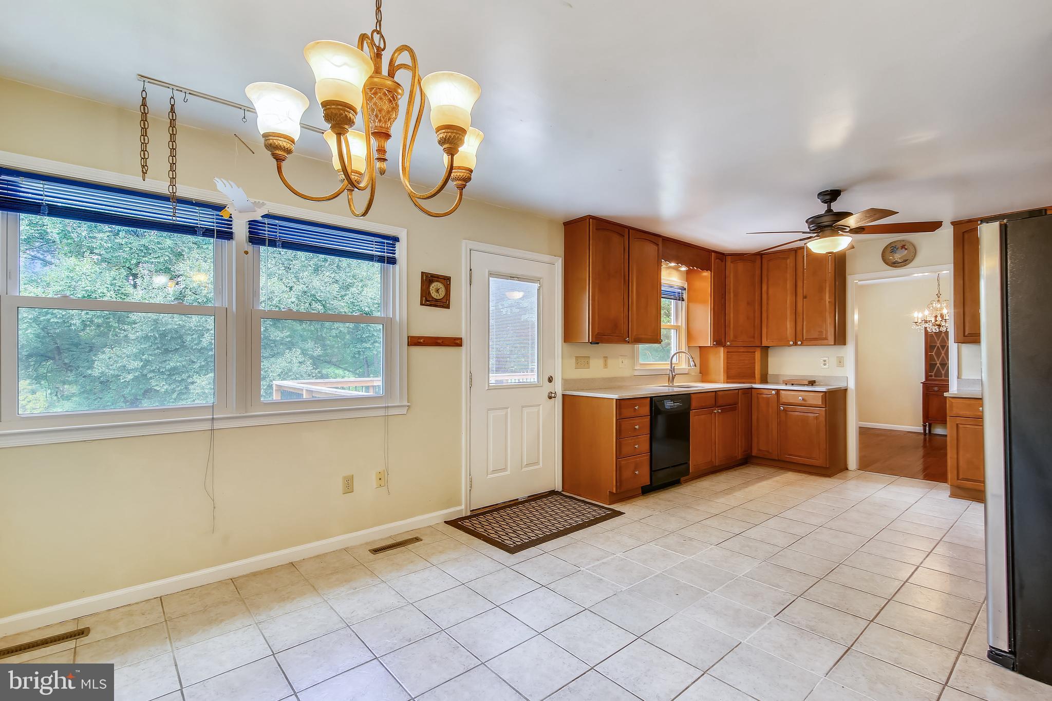13030 Prices Distillery Road Clarksburg, MD 20871 - Photo 19 of 90 Breakfast area has two windows and door to the bac