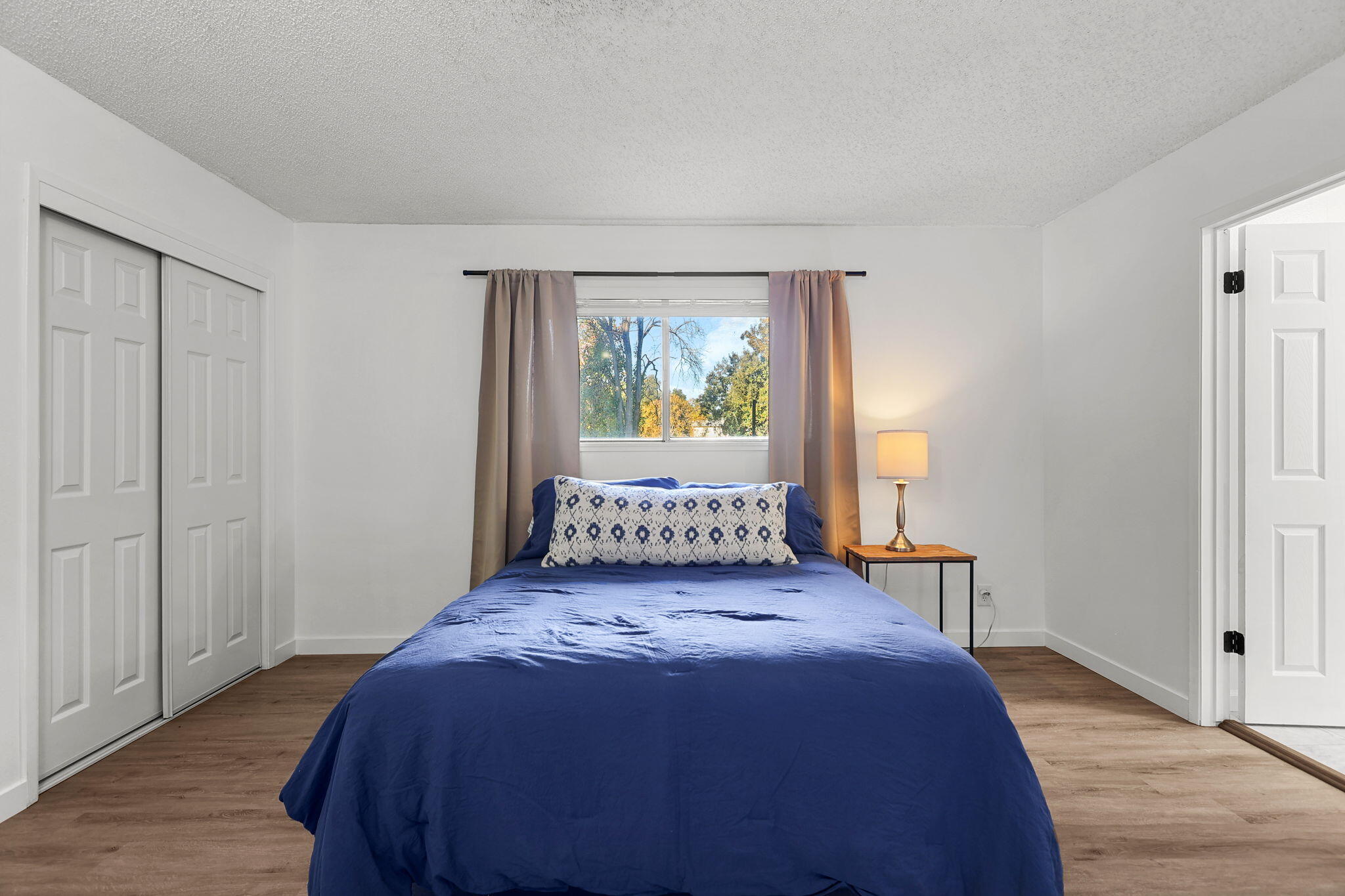 6958 Riverside Drive Redding, CA 96001 - Photo 13 of 30 a bedroom with a bed and a window