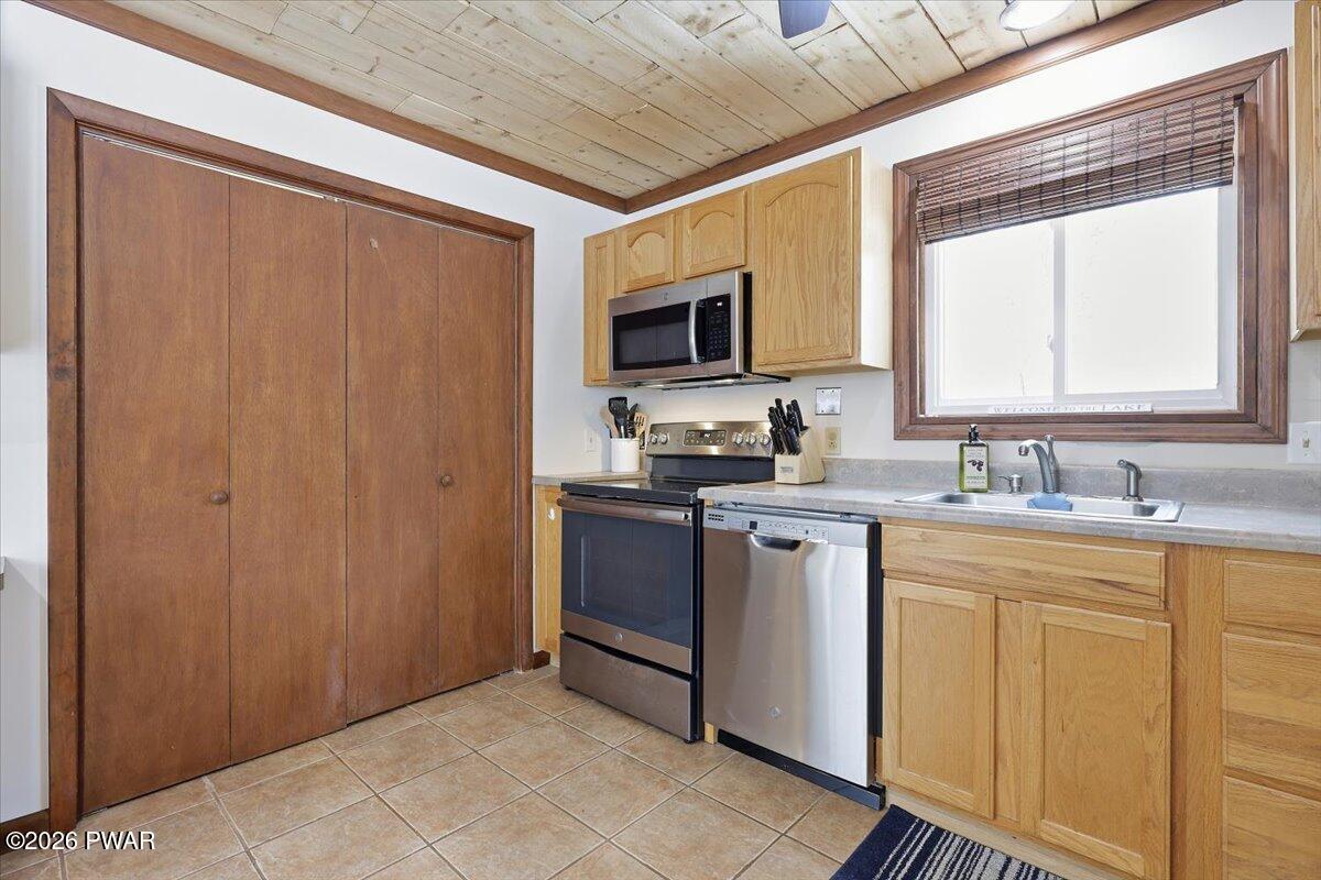 215 Tanager Road Lackawaxen, PA 18435 - Photo 16 of 48 23-043_6M24266
