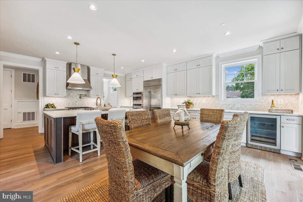 7600 Massena Road Bethesda, MD 20817 - Photo 36 of 102 Breakfast Area