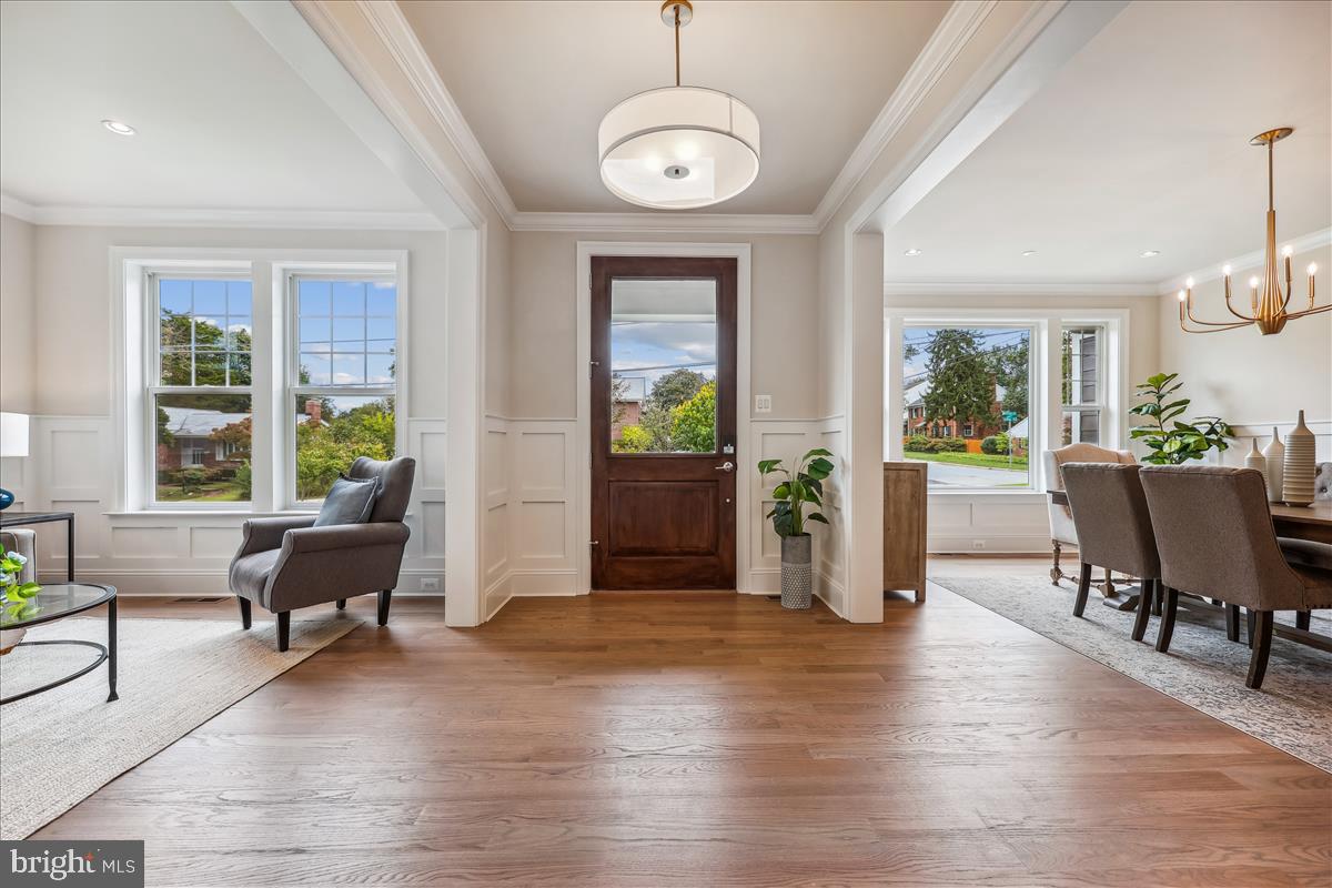 7600 Massena Road Bethesda, MD 20817 - Photo 6 of 102 a living room with furniture and a window