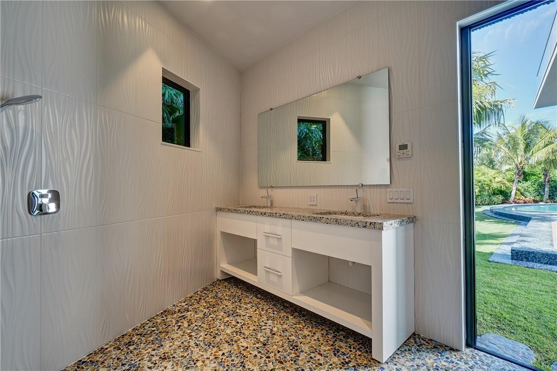 424 Northeast 5th Street Boca Raton, FL 33432 - Photo 26 of 51 a room with a stove and a window