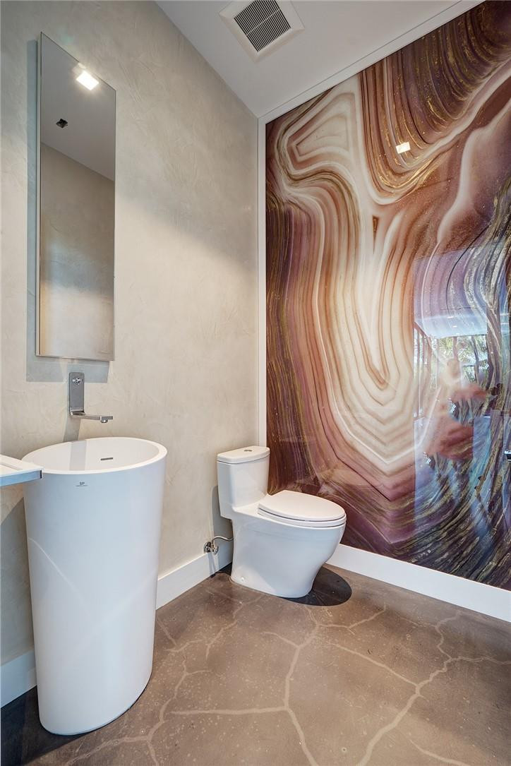 424 Northeast 5th Street Boca Raton, FL 33432 - Photo 38 of 51 a bathroom with a bathtub and a sink