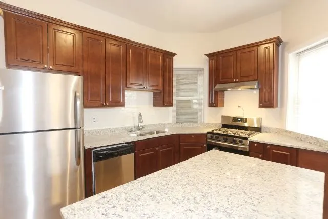 $2,150 | 1473 West Erie Street, Unit 3R, Chicago, IL 60642