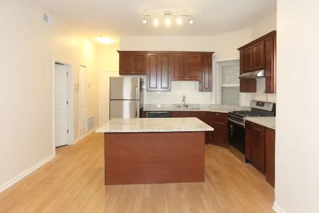 $2,150 | 1473 West Erie Street, Unit 3R, Chicago, IL 60642