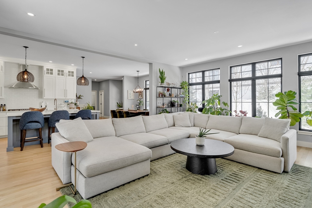 32 Lantern Lane Wellesley, MA 02481 - Photo 6 of 41
