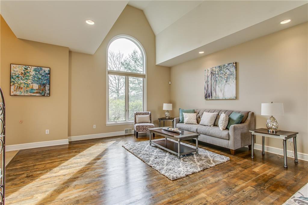 923 Settlers Ridge Road Pittsburgh, PA 15238 - Photo 7 of 25 Gallery Image 7