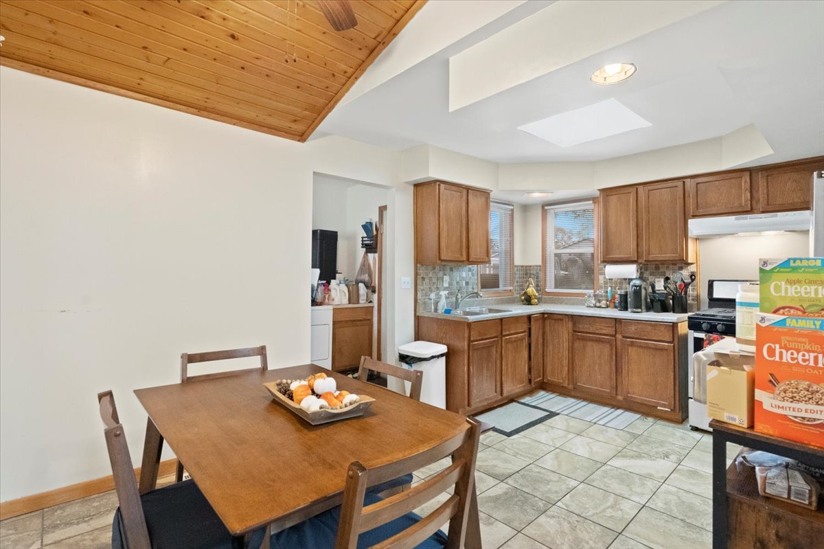 38195 Charleston Road Beach Park, IL 60087 - Photo 11 of 20