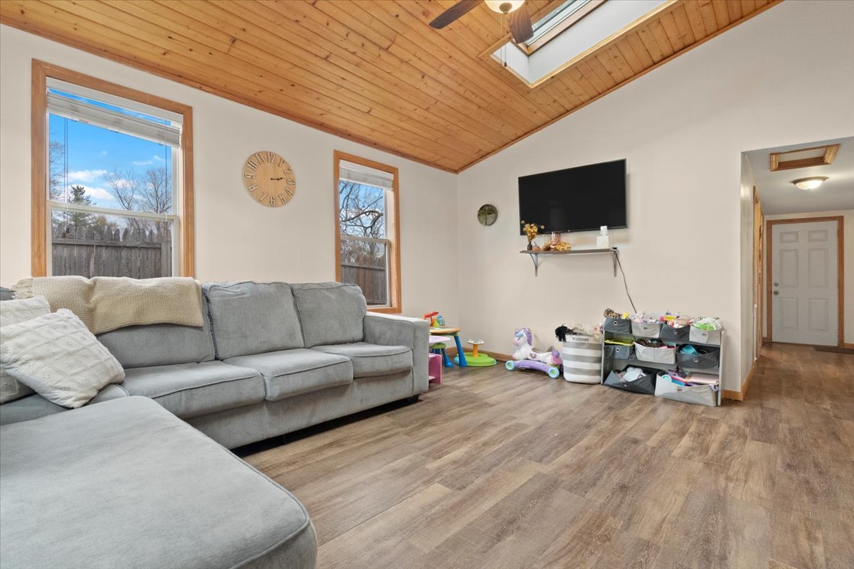 38195 Charleston Road Beach Park, IL 60087 - Photo 7 of 20