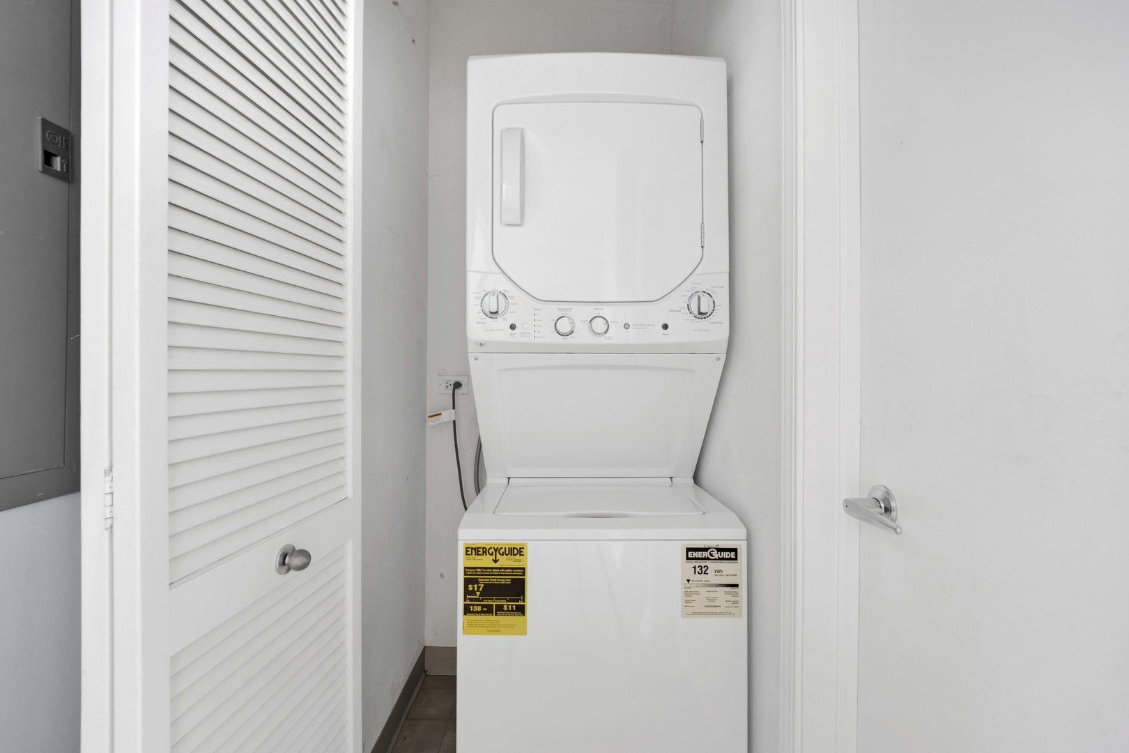 233 East 13th Street, Unit 1708 Chicago, IL 60605 - Photo 10 of 15 a utility room with dryer and washer