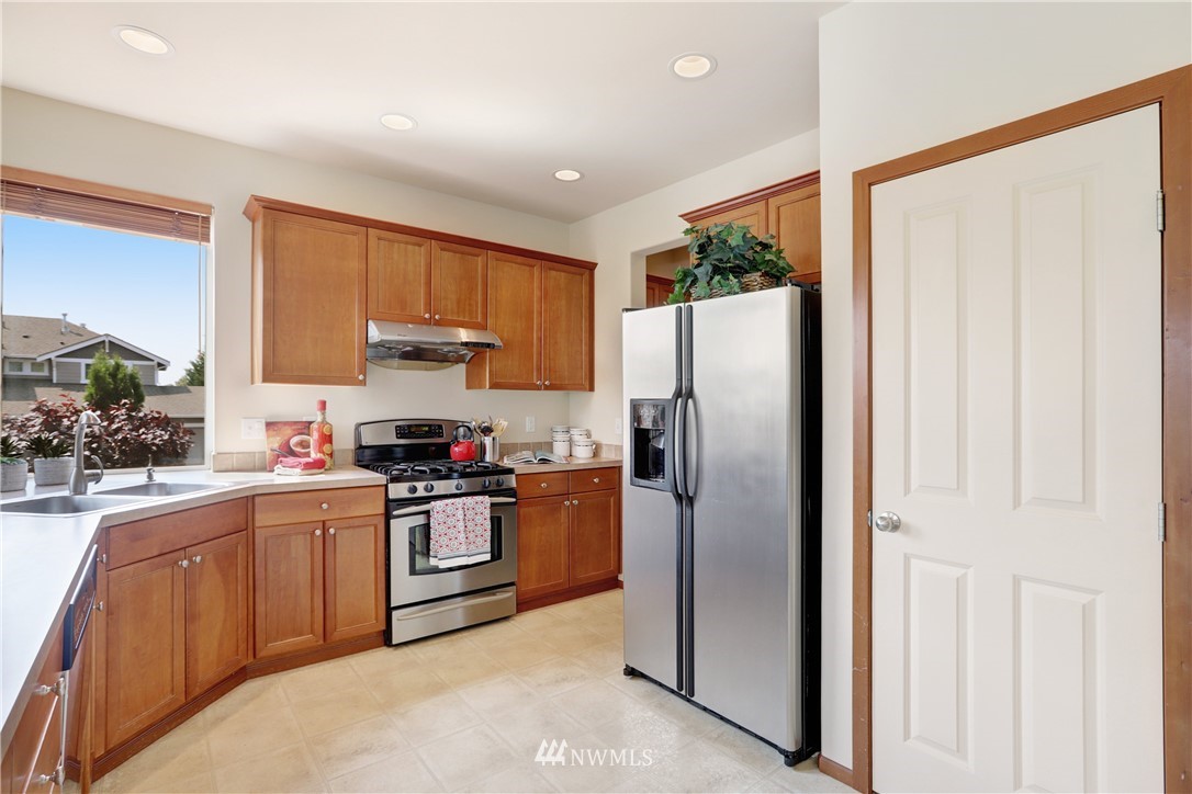 306 Pasco Drive Northeast Renton, WA 98059 - Photo 10 of 25
