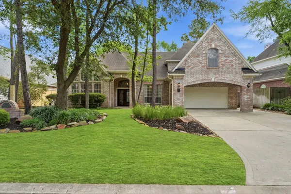 $935,000 | 23 Shearwater Place, The Woodlands, TX 77381