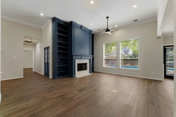 $935,000 | 23 Shearwater Place, The Woodlands, TX 77381