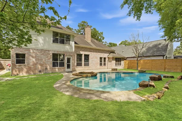 $935,000 | 23 Shearwater Place, The Woodlands, TX 77381