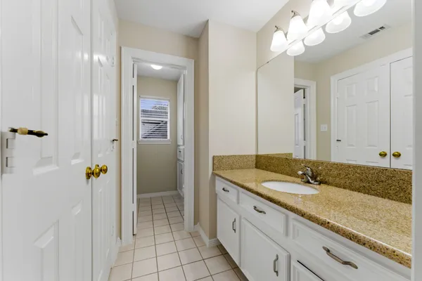 $935,000 | 23 Shearwater Place, The Woodlands, TX 77381