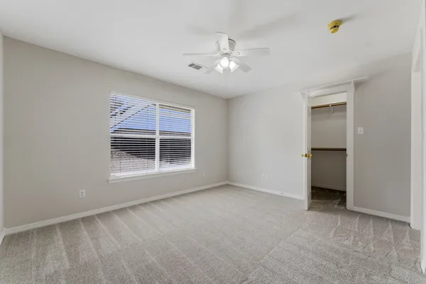 $935,000 | 23 Shearwater Place, The Woodlands, TX 77381