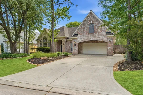 $935,000 | 23 Shearwater Place, The Woodlands, TX 77381