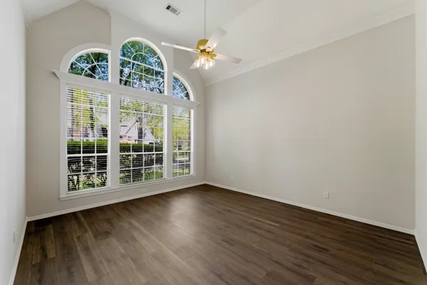 $935,000 | 23 Shearwater Place, The Woodlands, TX 77381