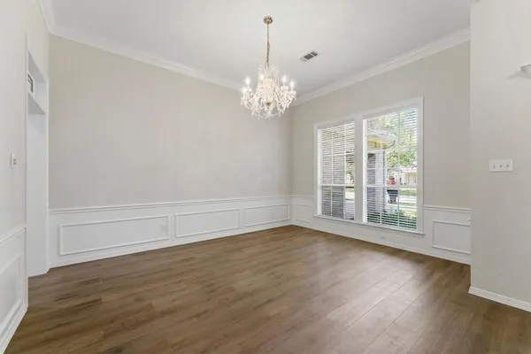 $935,000 | 23 Shearwater Place, The Woodlands, TX 77381