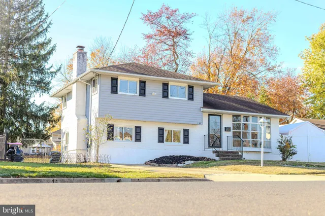 a view of a house with swimming pool next to a yard