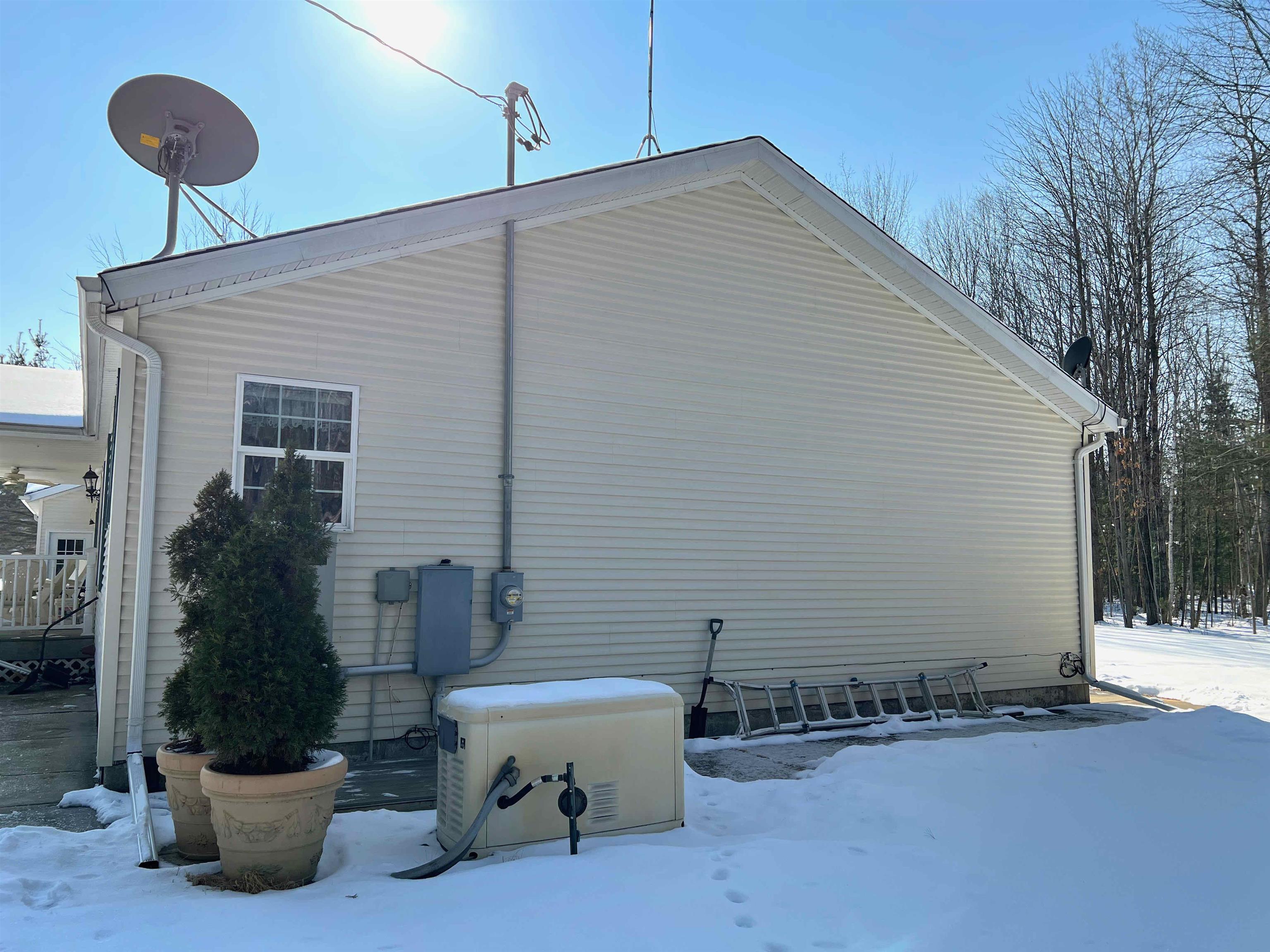 1664 South Coleman Road Shepherd, MI 48883 - Photo 63 of 73 1896731-63.JPG