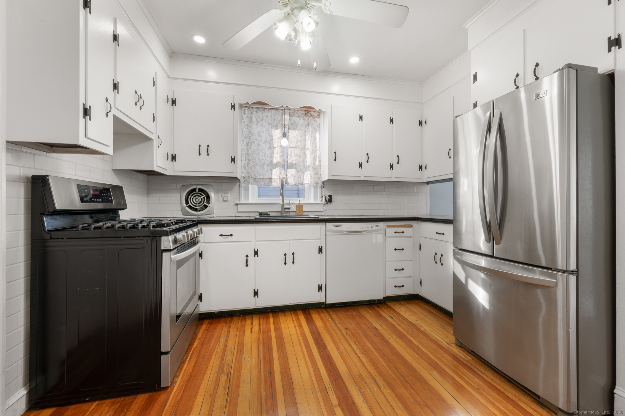 91 Fennbrook Road West Hartford, CT 06119 - Photo 3 of 40
