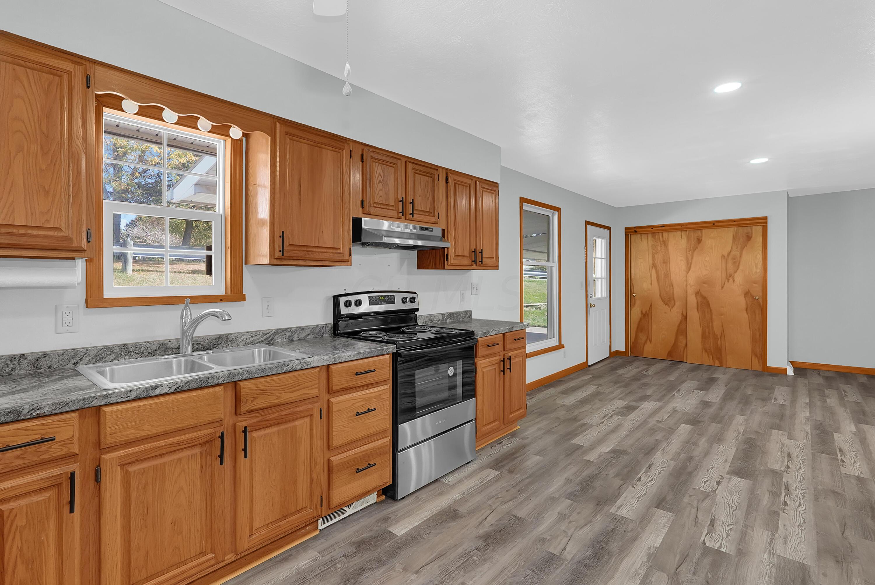 6865 Revenge Road Southwest Lancaster, OH 43130 - Photo 11 of 35 Kitchen