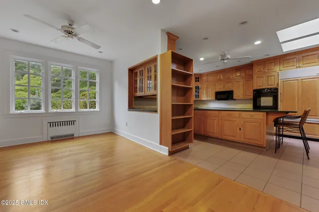 a view of a livingroom with furniture and windows
