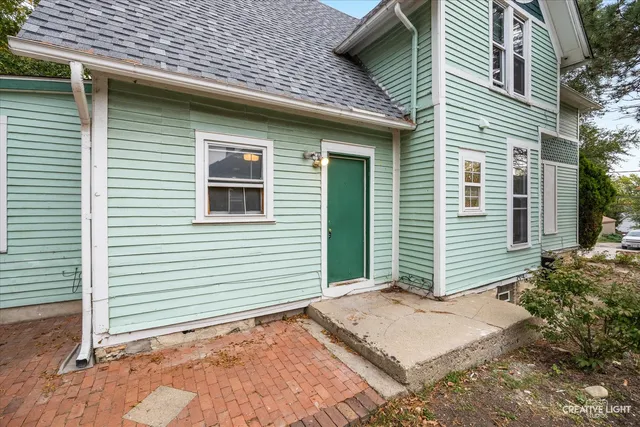 $1,550 | 674 St Charles Street, Unit 1, Elgin, IL 60120