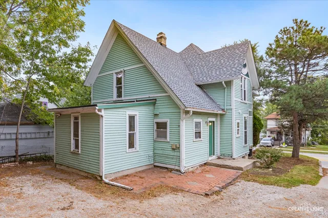 $1,550 | 674 St Charles Street, Unit 1, Elgin, IL 60120