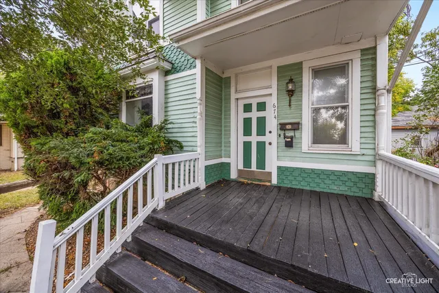 $1,550 | 674 St Charles Street, Unit 1, Elgin, IL 60120