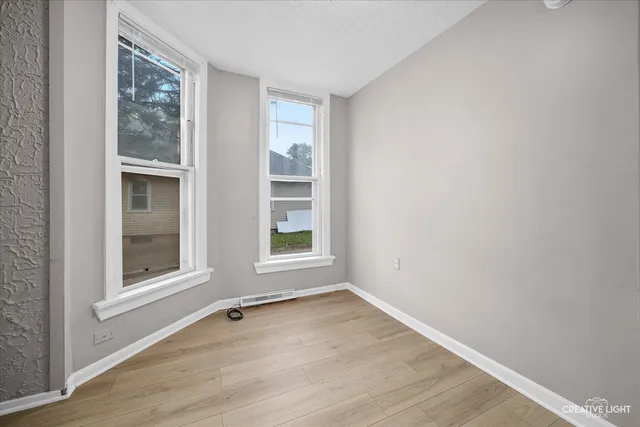 $1,550 | 674 St Charles Street, Unit 1, Elgin, IL 60120