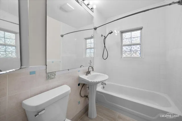 $1,550 | 674 St Charles Street, Unit 1, Elgin, IL 60120