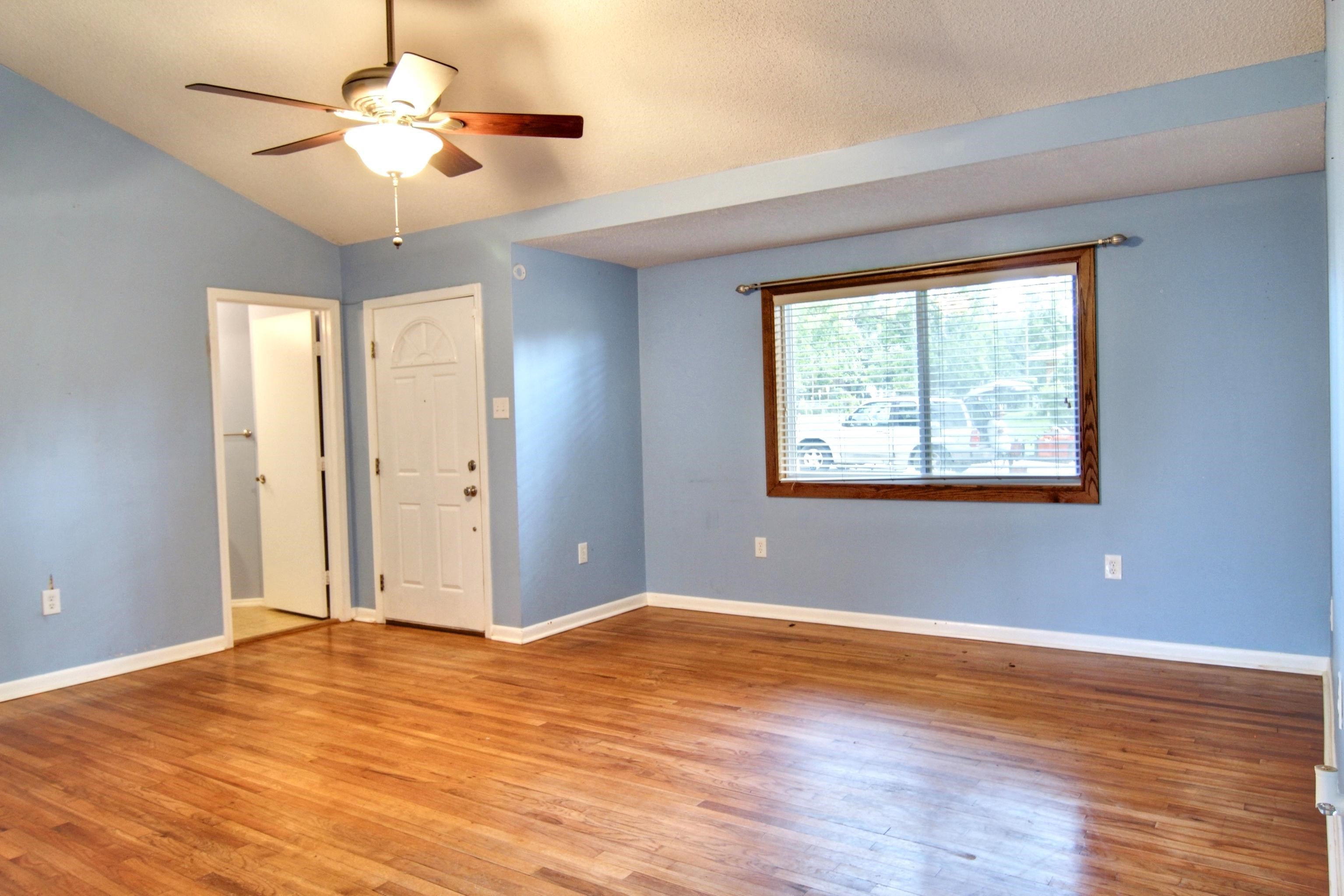 700 East Myrtle Avenue Foley, AL 36535 - Photo 7 of 28 Living Room