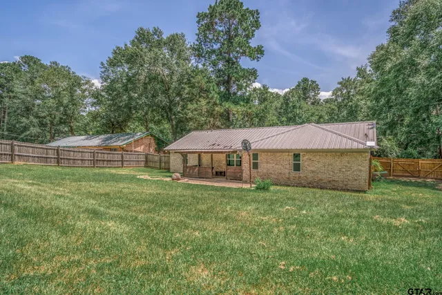 a view of a back yard of the house