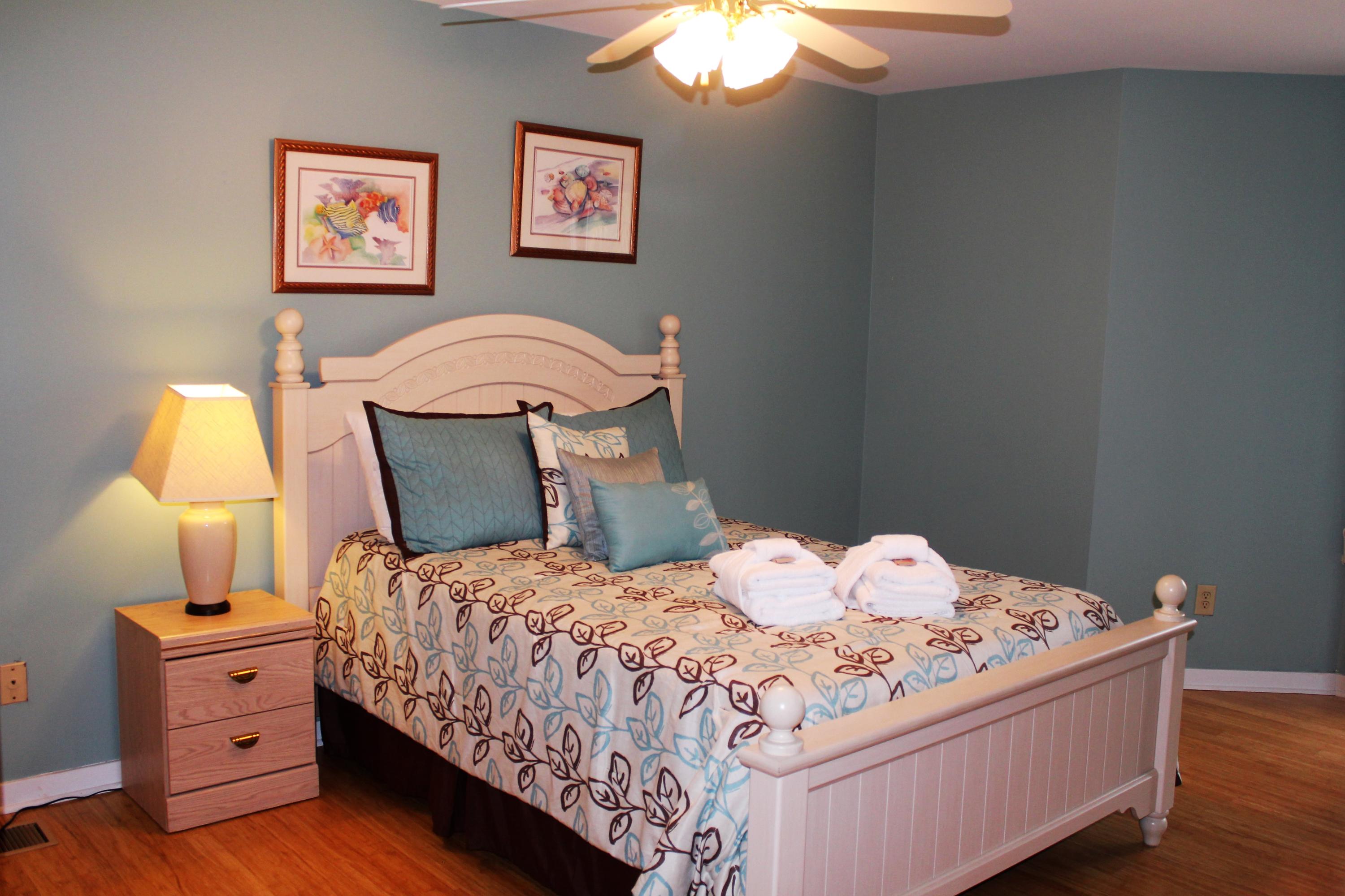 860 Club Cottage Road Edisto Beach, SC 29438 - Photo 18 of 65 Second bedroom