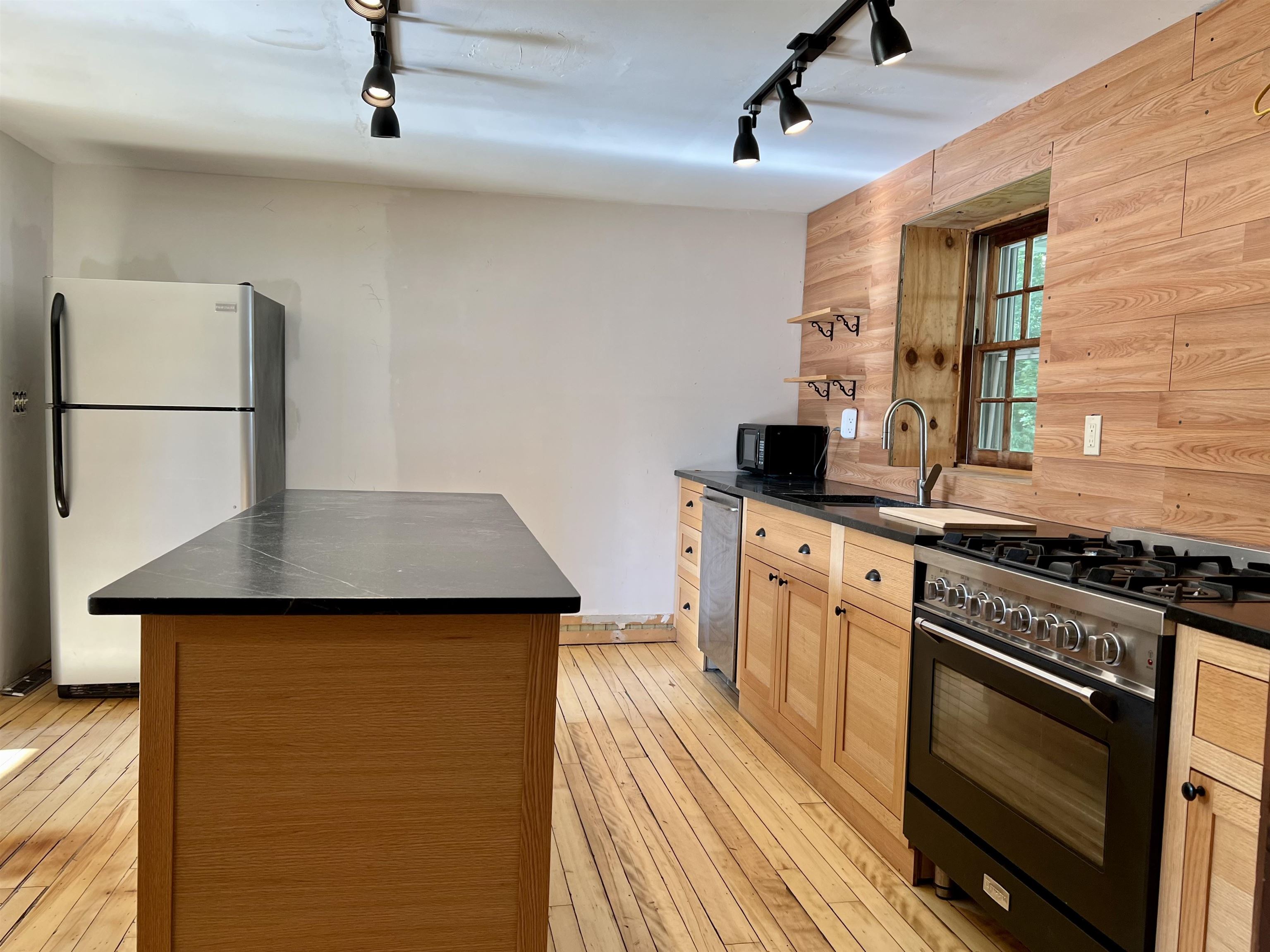3012 Potter Road Wardsboro, VT 05355 - Photo 3 of 37