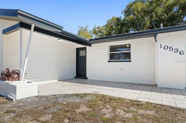 a view of a house with a backyard